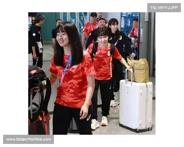 日本队包场五星酒店与国乒家庭式送行展现截然不同的氛围与文化对比 日本队包场五星酒店与国乒家庭式送行展现截然不同的氛围与文化对比
